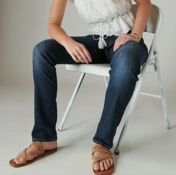 Lucky Brand Mid Rise Sweet'n Straight - 10/30 - Picture 2 of 13